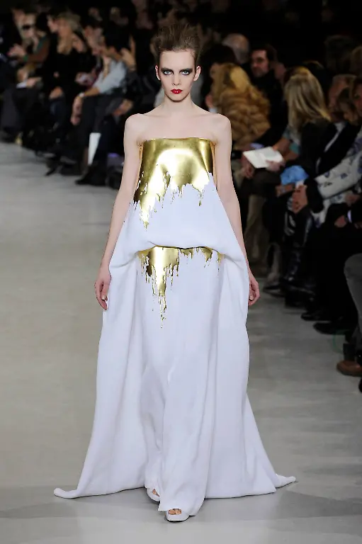 PAR203-FASHION-FRANCE-0126-11-JPG647803068273545248