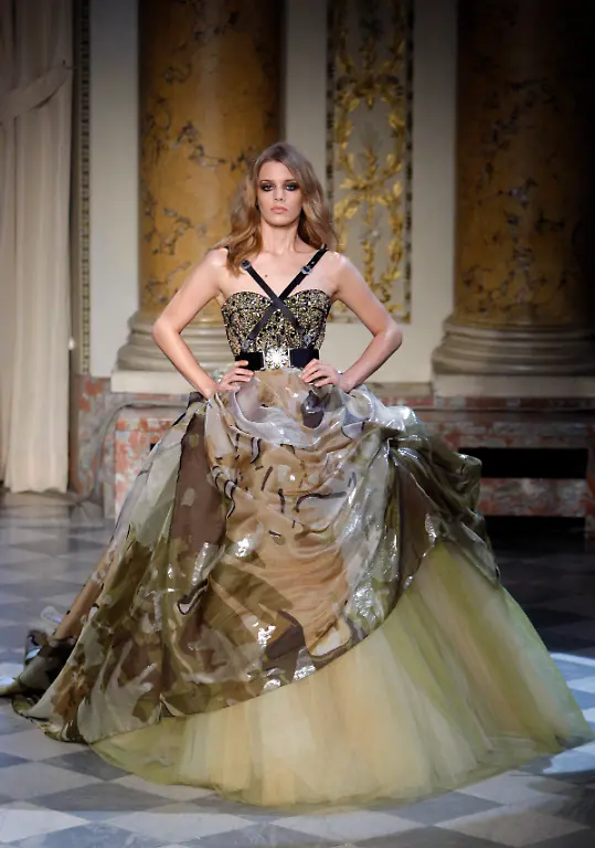 FRANCE-FASHION-XCE102-jpg1894479529625630888