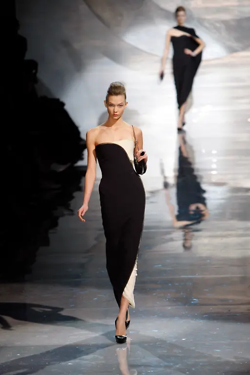 FRANCE-FASHION-XCE104-jpg5926475631547706926