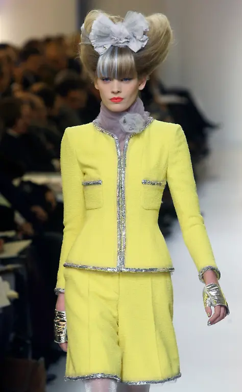 FRANCE-FASHION-PAR113-jpg4645403139357125343
