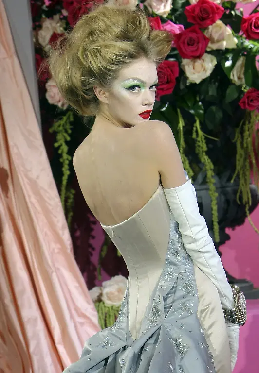 FRANCE-FASHION-XJB115-jpg2489307074214685212
