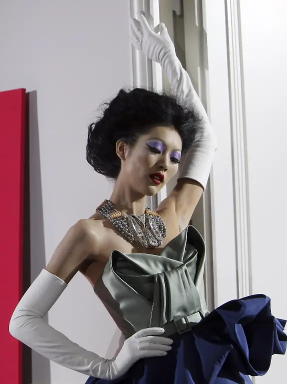 FRANCE-FASHION-XJB117-jpg4678639331814821287