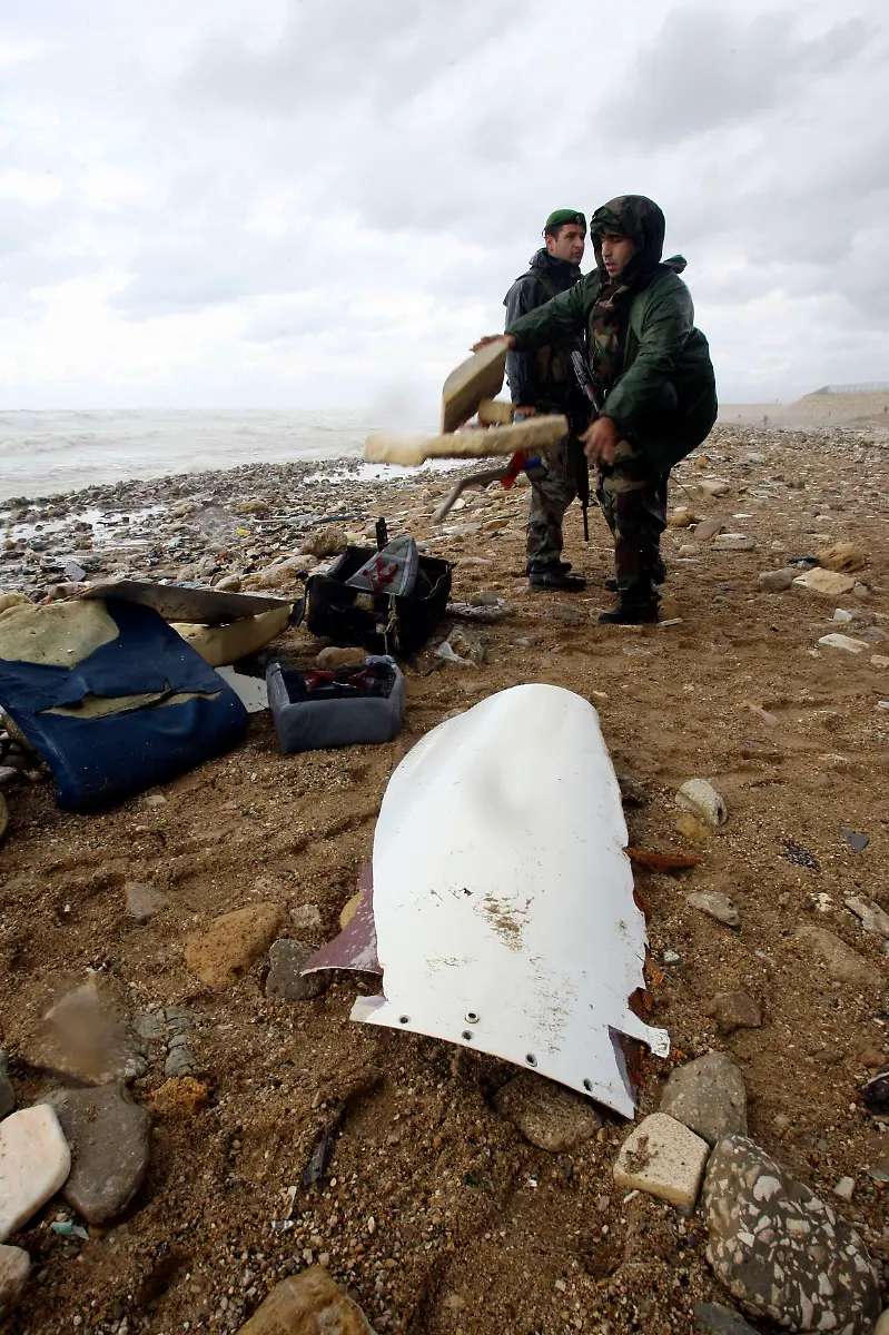 LBN37-AIRLINES-LEBANON-CRASH-0125-11-JPG2583351991757286243