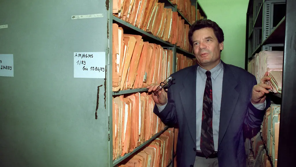 2os50415-jpg986237468344272199