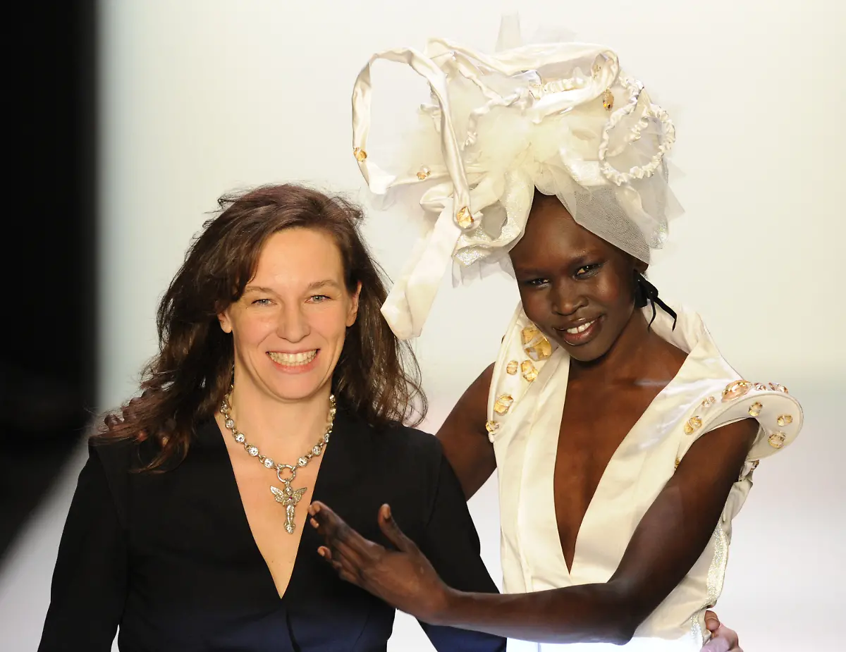 2otn2800-jpg4493427342423822744