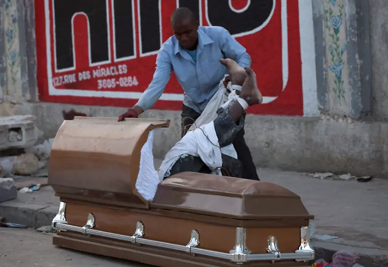 Haiti-Earthquake-XRE132-jpg3556888910663397319