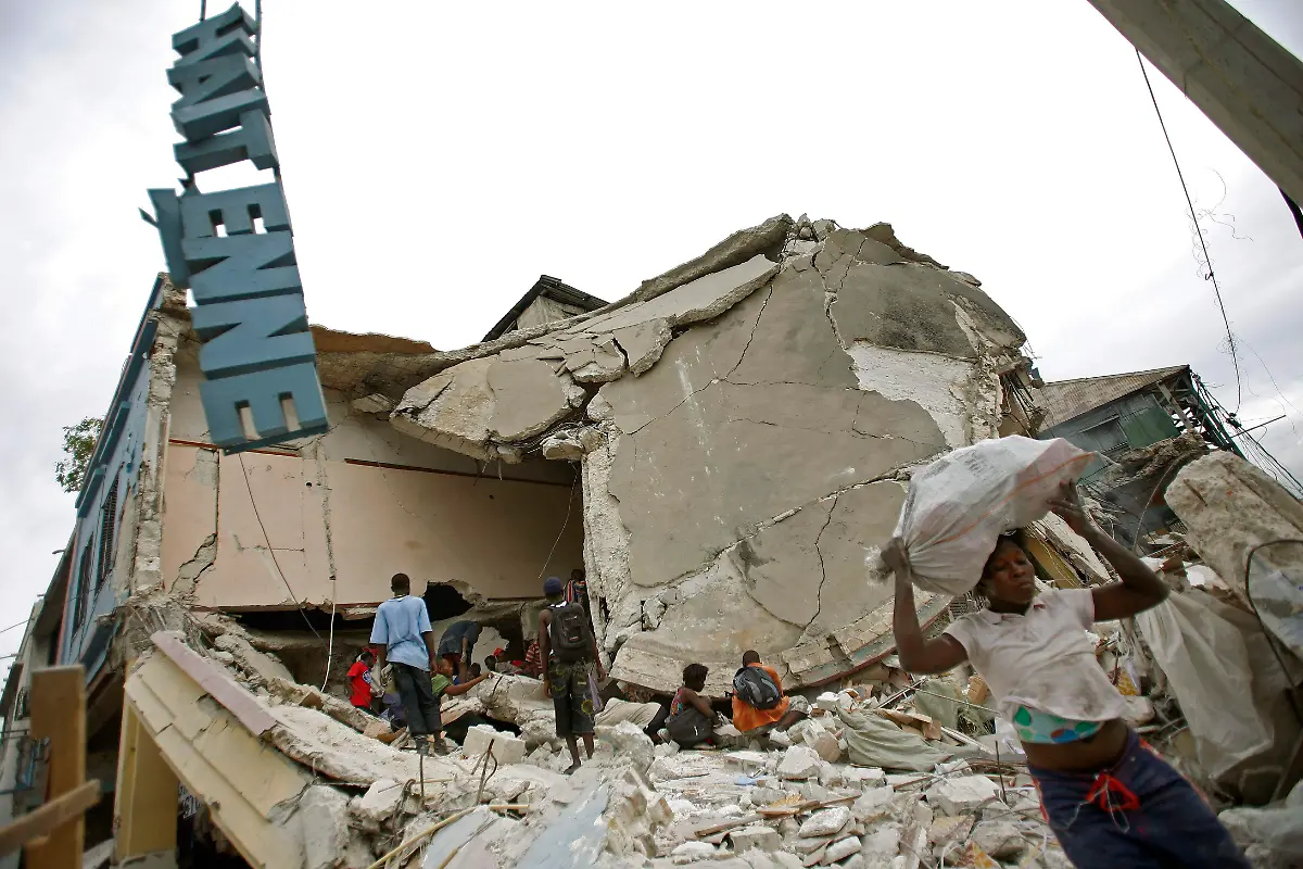 Haiti-Earthquake-XRA104-jpg4429000217474519813