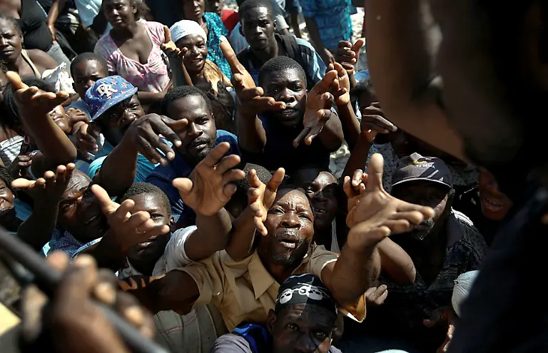 Haiti-Earthquake-Relief-FLMIH149-jpg3813557884522163731