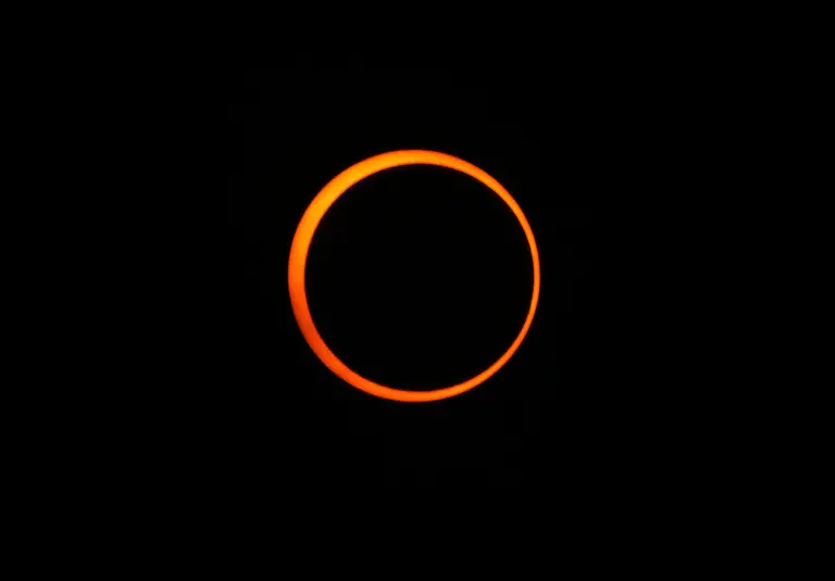 Maldives-Solar-Eclipse-DEL119-jpg7333799352875274566