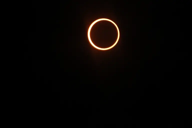 Maldives-Solar-Eclipse-DEL105-jpg7137909531985685931