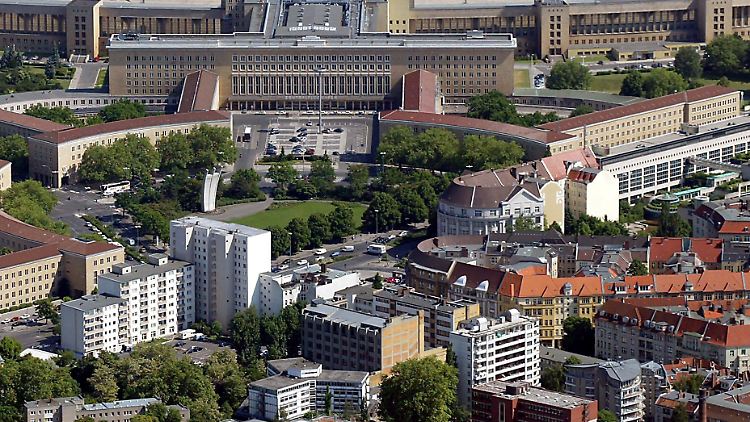 Das IM-Hotel befand sich unweit des Flughafens Tempelhof in der Dudenstraße.
