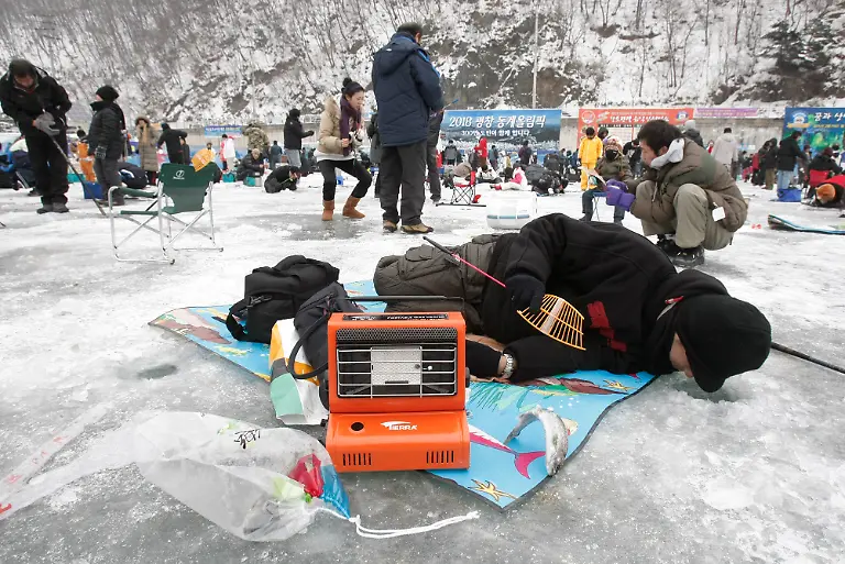 South-Korea-Ice-Festival-SEL104-jpg8950690201987031343