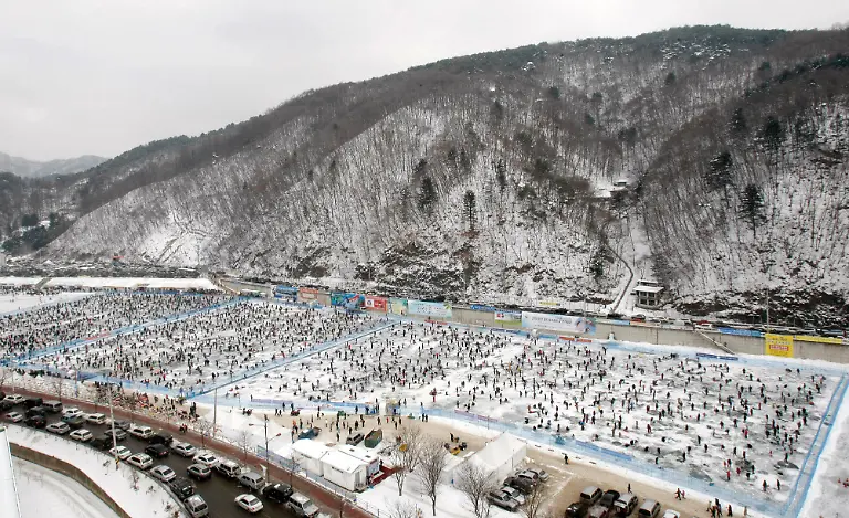 South-Korea-Ice-Festival-SEL103-jpg1214590637775639516