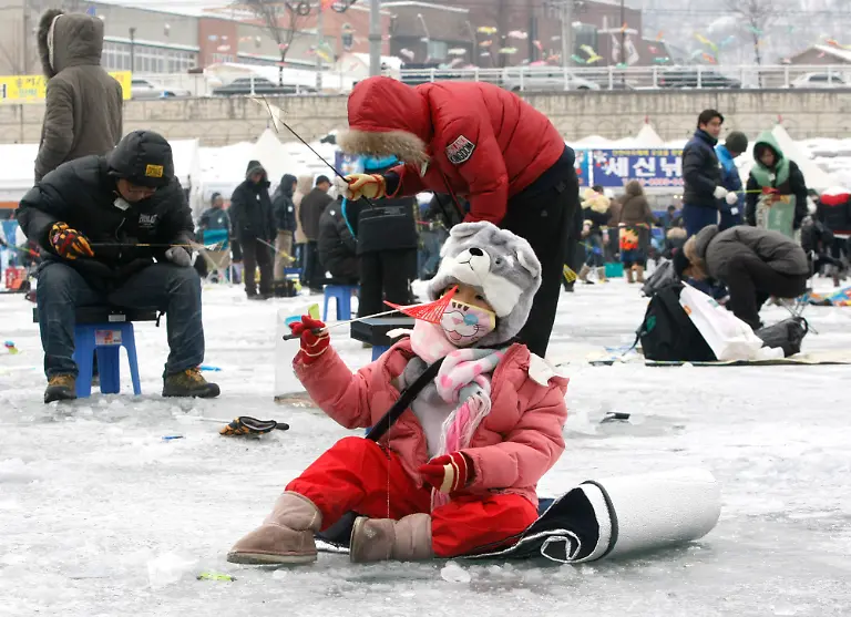 South-Korea-Ice-Festival-SEL105-jpg3394679132087026910