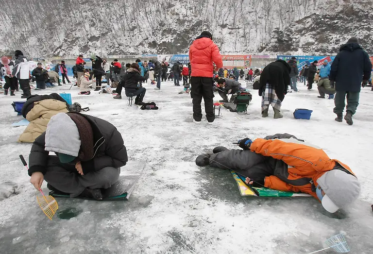 APTOPIX-South-Korea-Ice-Festival-SEL106-jpg81384869035217496