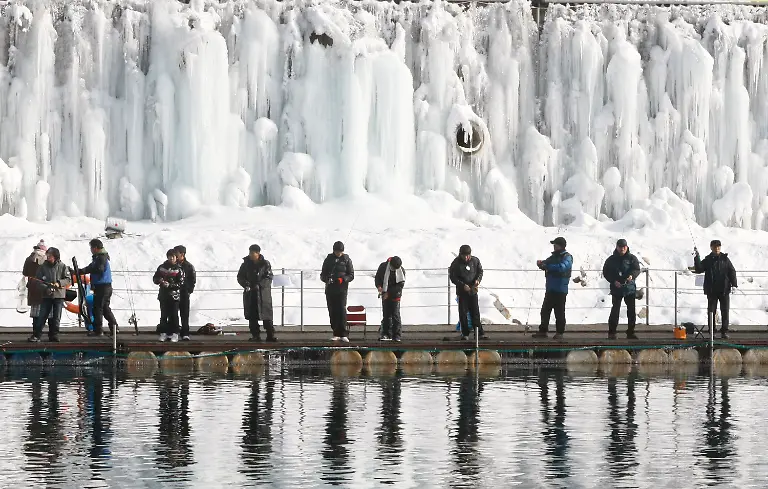 South-Korea-Ice-Festival-SEL108-jpg6528323219751280962