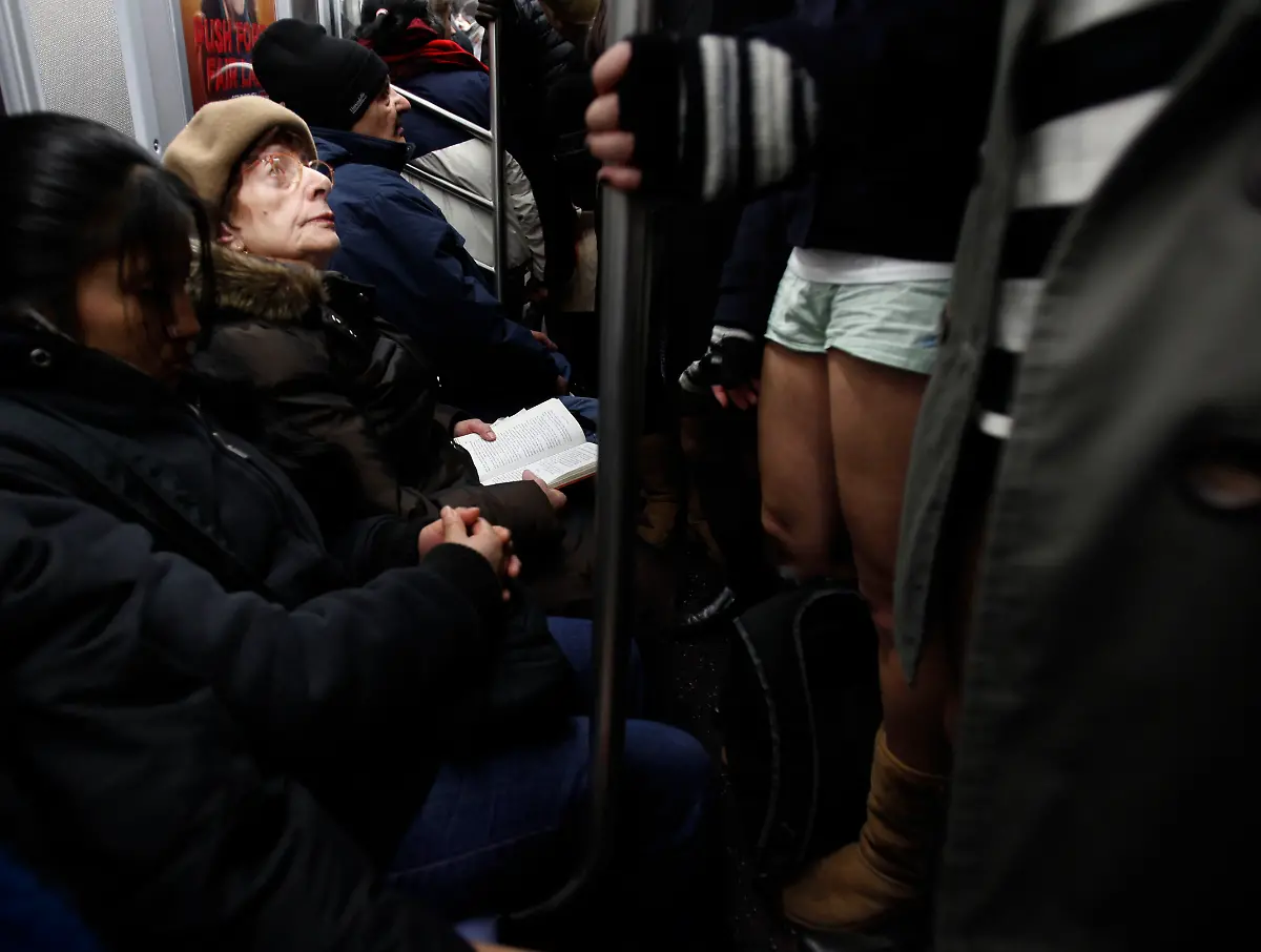 No-Pants-Day-NYSW102-jpg9016887251232547896