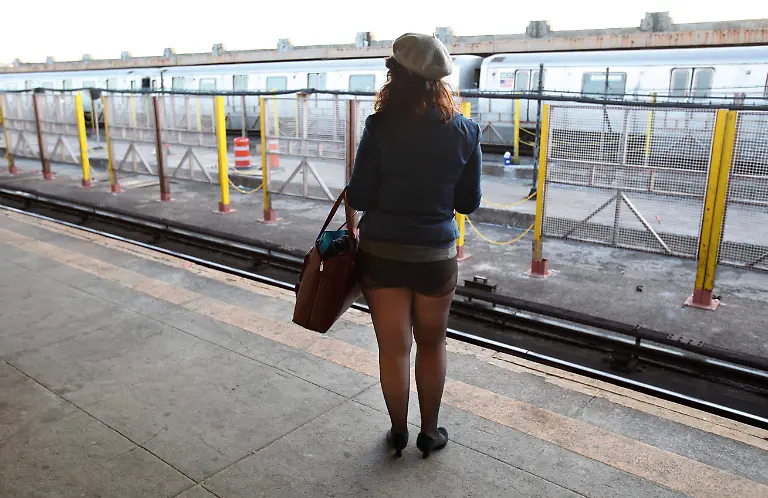 No-Pants-Day-NYSW107-jpg7306893246204977331