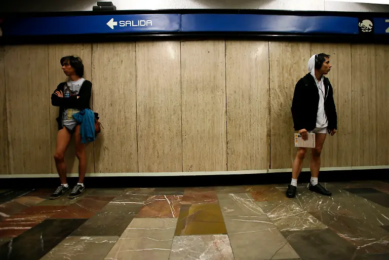 Mexico-No-Pants-Subway-Ride-MXMU101-jpg3459442732268721926