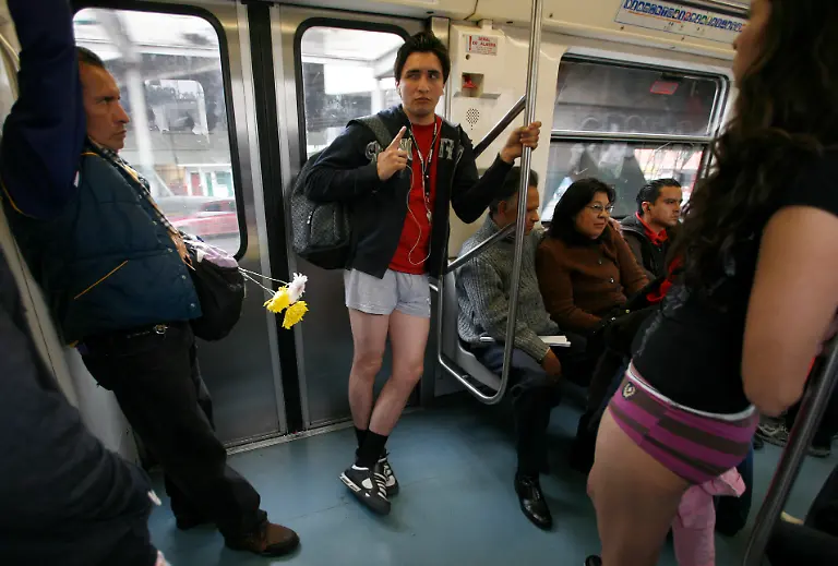 APTOPIX-Mexico-No-Pants-Subway-Ride-MXMU109-jpg7754929455676743566