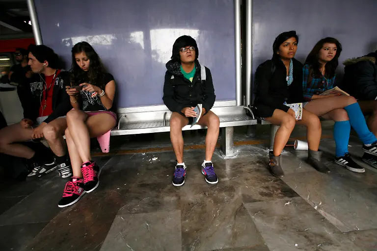 Mexico-No-Pants-Subway-Ride-MXMU105-jpg566969165869378358
