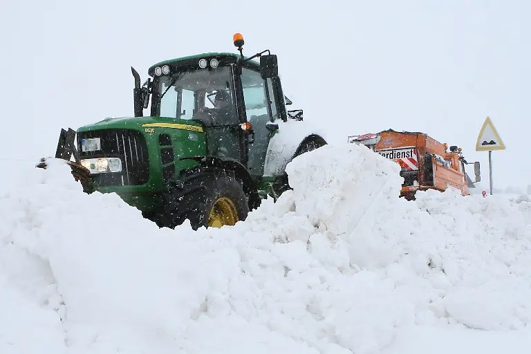 2ome2547-jpg3347825928446693137