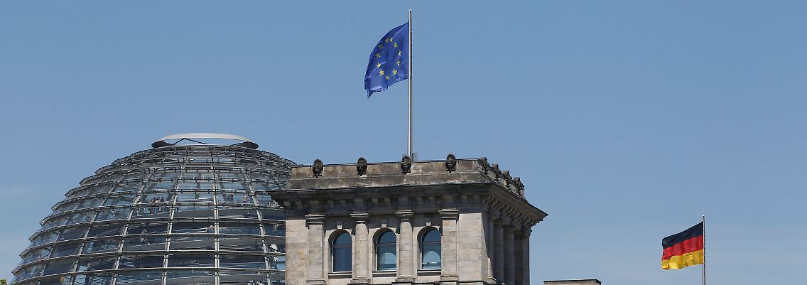 Reichstagsgebäude in Berlin: Weitreichende Entscheidungen müssten eigentlich öffentlich beraten werden.