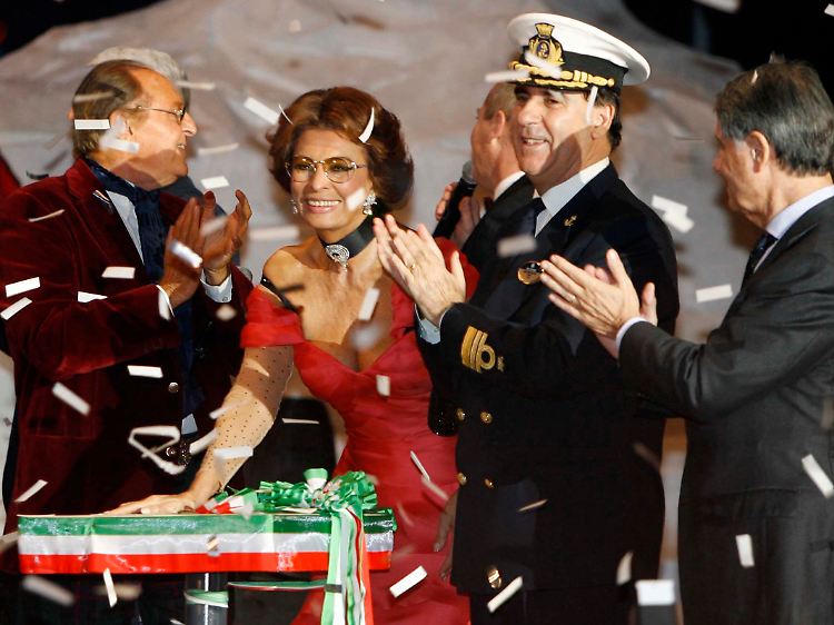 Sophia Loren bei der Taufe der MSC Fantasia im Dezember 2008.