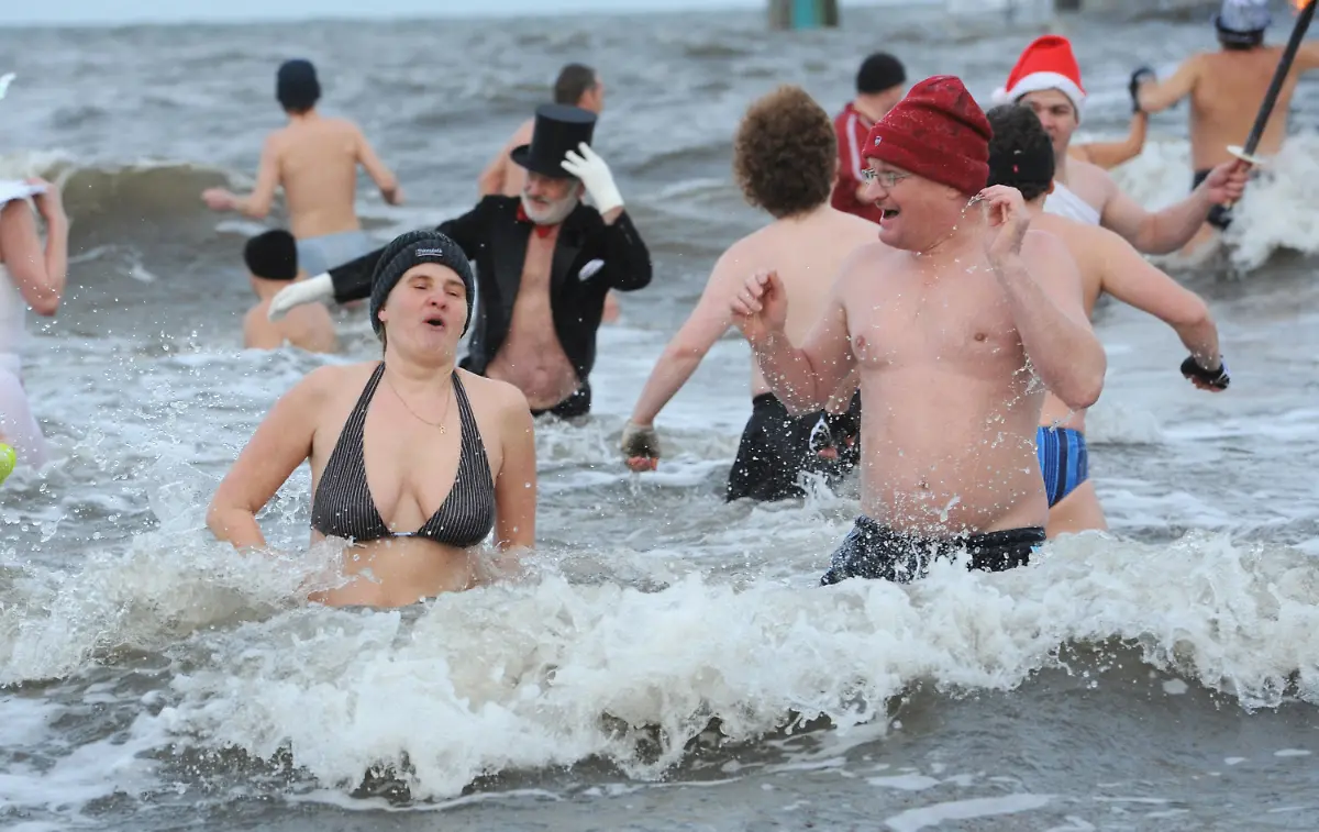 2of33014-jpg2132421642152439031