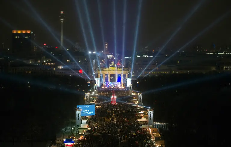 Germany-New-Year-BRO104-jpg7390134383753111434