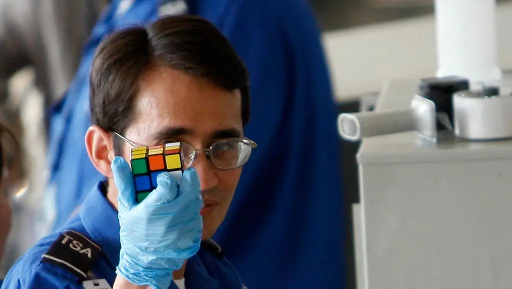 MA302-AIRLINES-SECURITY-1230-11-JPG5955145357837348956