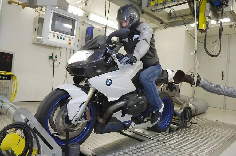 MEDIA-0805-AAZ-Rollenrpruefstand