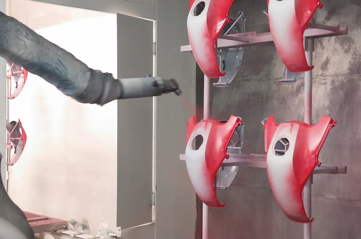 MEDIA-0805-Lack-2-Roboterlackierung-Basislack-3