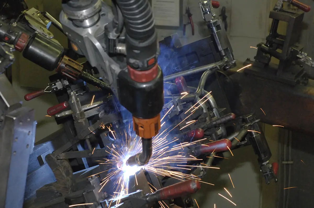 MEDIA-0805-Schweisserei-Stahlrohrrahmen-8