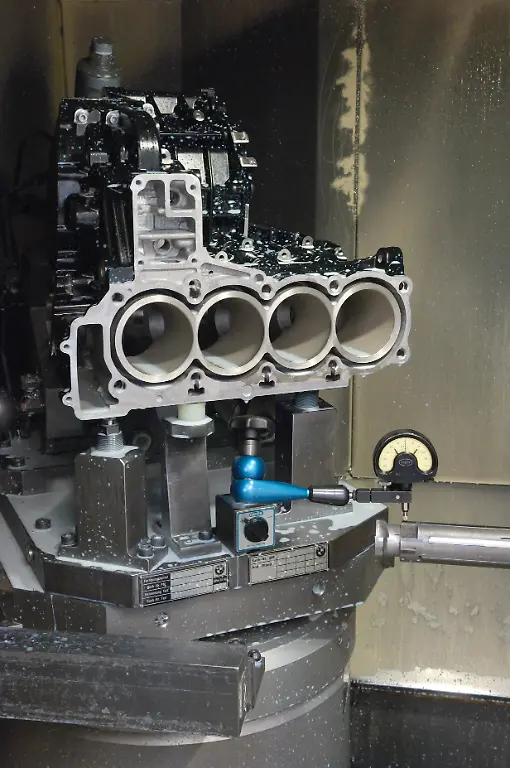 MEDIA-0805-Mechanische-Fertigung-Kurbelgehaeusebearbeitung-1