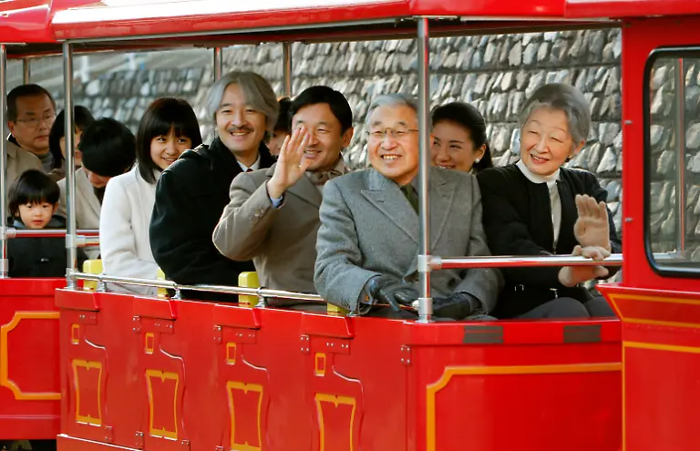 Japan-Royal-Family-XKAJ103-jpg7520095811980322083