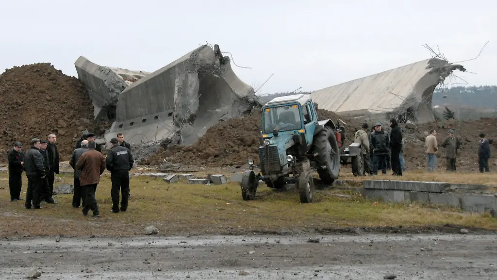 KUT02-GEORGIA-MONUMENT-1219-11-JPG7729217406893921056