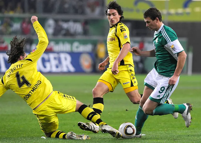 Germany-Soccer-Bundesliga-WOB103-jpg8353350944488557395