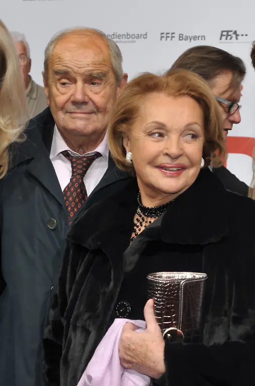 2o5y0638-jpg2787057282696096762