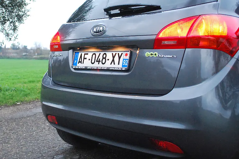 Kia-Venga-2009-12-12-12-07-03-8