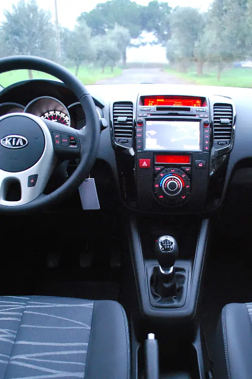 Kia-Venga-2009-12-12-12-07-02-12