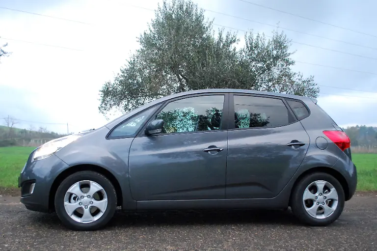 Kia-Venga-2009-12-12-12-07-02-05