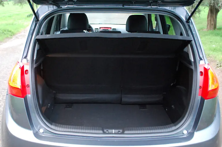 Kia-Venga-2009-12-12-12-07-01-20