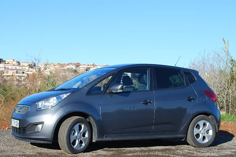 Kia-Venga-2009-12-12-12-06-59-02