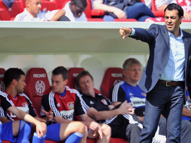 Leverkusens Neu-Trainer Robin Dutt verzichtete in der Startelf erneut auf Michael Ballack.