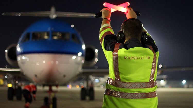 Der Brand konnte gelöscht werden, bevor der Flugbetrieb startete.