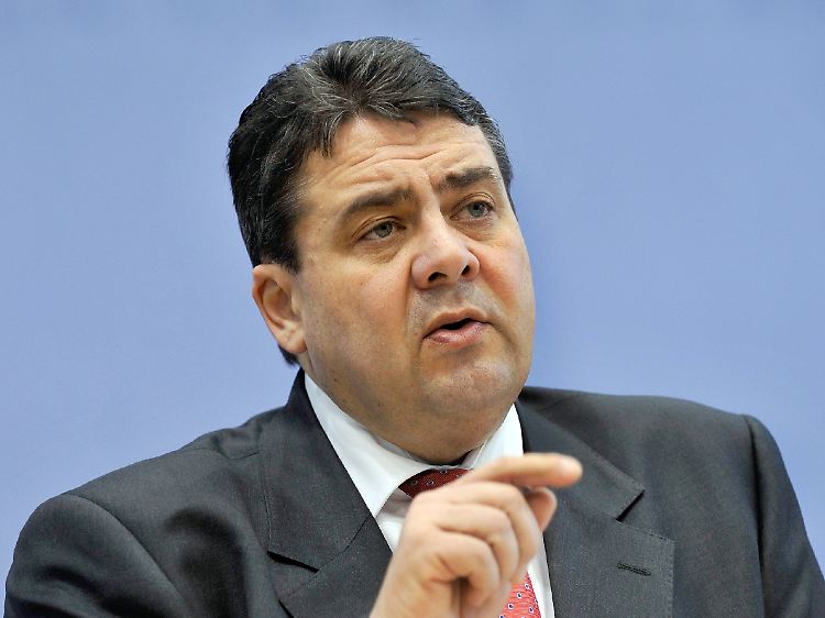 Auch Umweltminister Gabriel steht unter Beschuss.