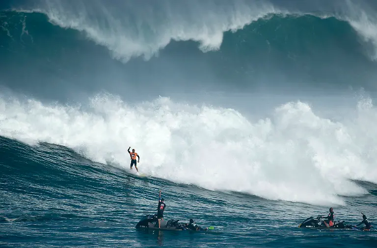 High-Waves-Hawaii-CAANR103-jpg6034808714790969324