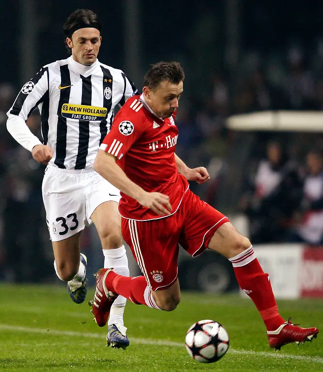 SRE109-SOCCER-CHAMPIONS-1208-11-JPG8539527599302771800