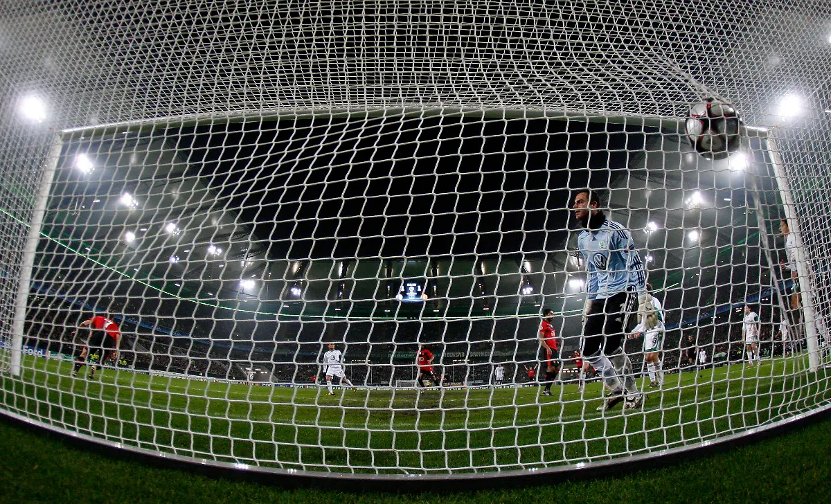 CHA100-SOCCER-CHAMPIONS-1208-11-JPG933407148725665896